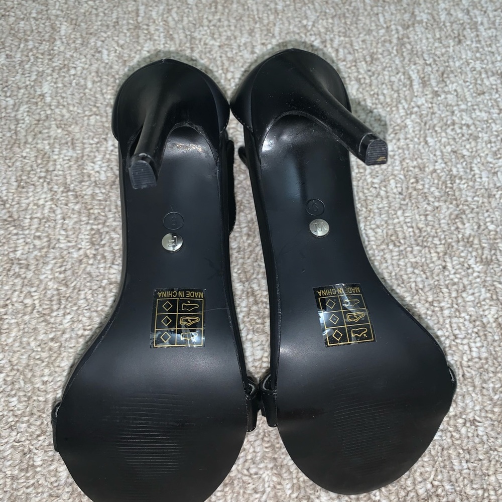 Black strapped heels - Picture 4 of 8